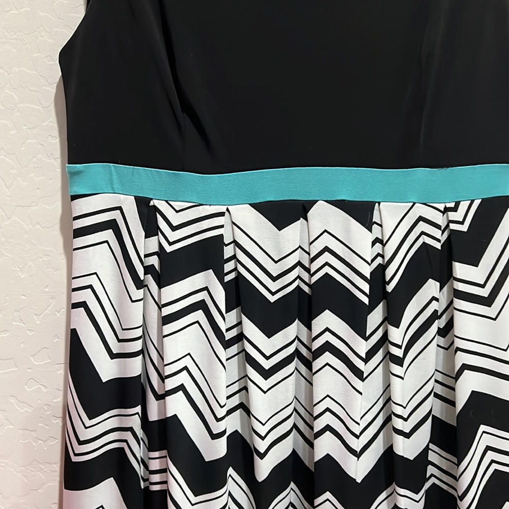 Enfocus Studio Black, white and teal dress. Size 10 - Picture 2 of 5